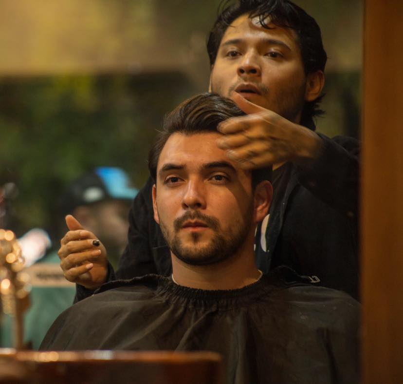 Sesión de Dermapen Capilar en cabina VIP de Barbería Chapultepec